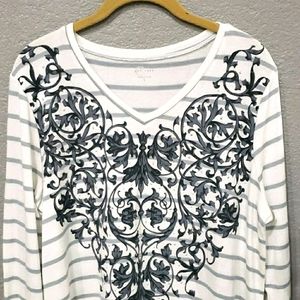 Vneck graphic knit lace trim top size Large